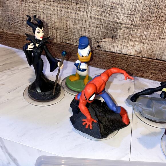 Disney Infinity 2.0 Lot of 8 Characters / Power Discs & 2.0 Disk CD Game - Picture 2 of 15